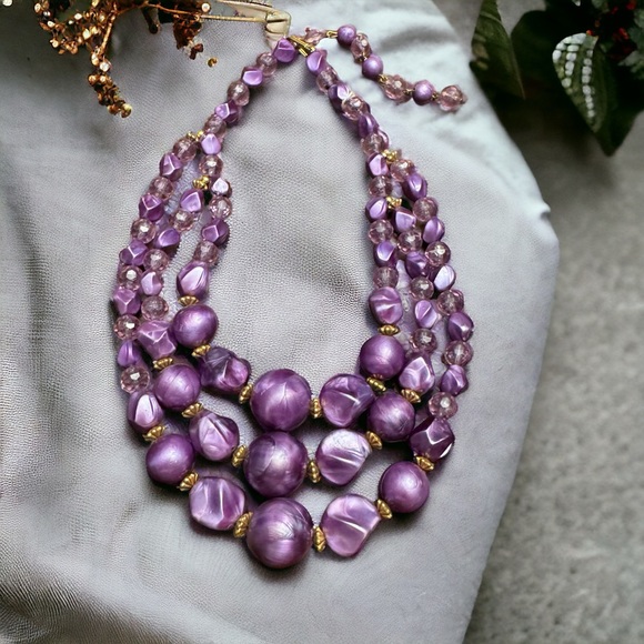 Vintage Jewelry - Vintage Multi Round Size Shades Purple Faux Pearl Choker Necklace
